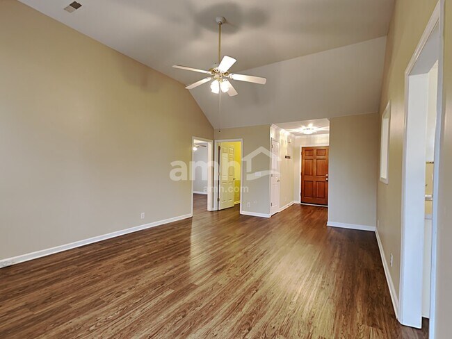 Building Photo - 3021 Iroquois Dr