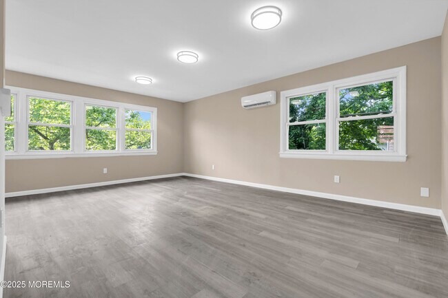 Building Photo - 1105 Comstock St