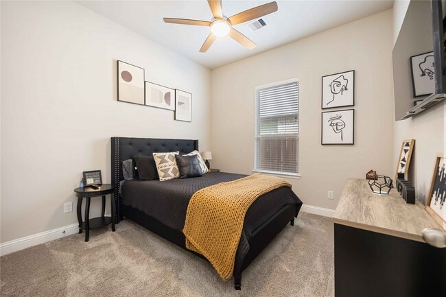 Building Photo - 5622 Vintage Oaks Ln