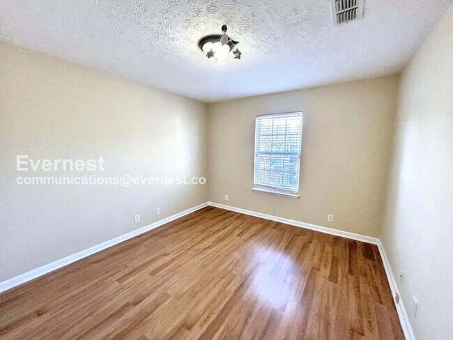 Building Photo - Get $500 OFF your first month’s rent when you sign your lease by 3/31. 2 Bed/2.5 Bath Condo with ...