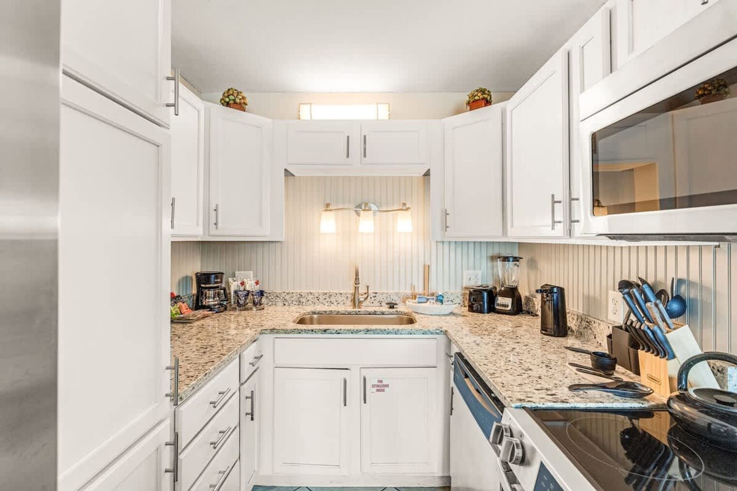Building Photo - 8743 Thomas Dr