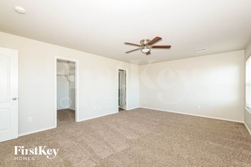 Building Photo - 7212 Meadow Lake Dr