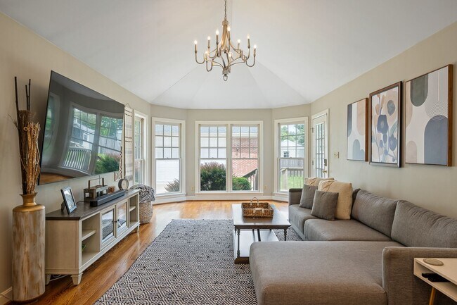 Building Photo - Charming St. Matthews Ranch