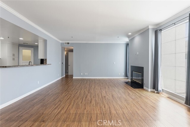 Building Photo - 5350 White Oak Ave