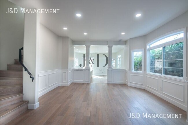 Building Photo - 105 S Ditmar St