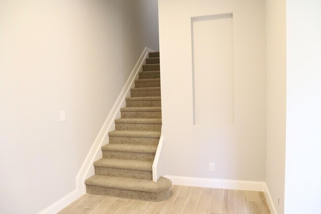 Building Photo - 806 NW 82nd Pl
