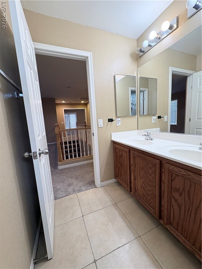 Building Photo - 5014 Golden Antelope Way