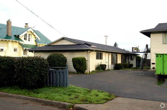 Building Photo - Jim & Salle's Place