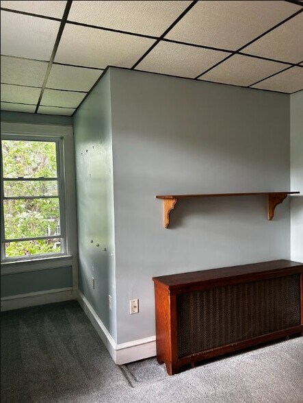 Building Photo - 1638 Sanderson Ave