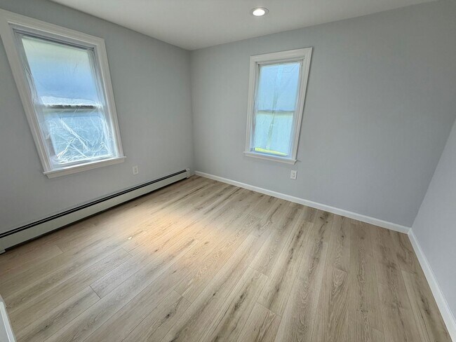 Building Photo - FOR RENT: Charming Remodeled Arts & Crafts Home in Monticello