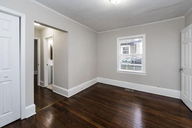 Building Photo - Recently Updated 1BA/1BA Duplex Home with ...