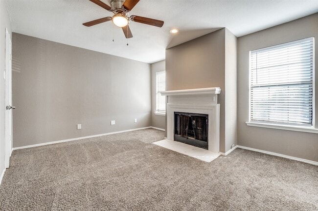 Building Photo - 8750 Park Ln