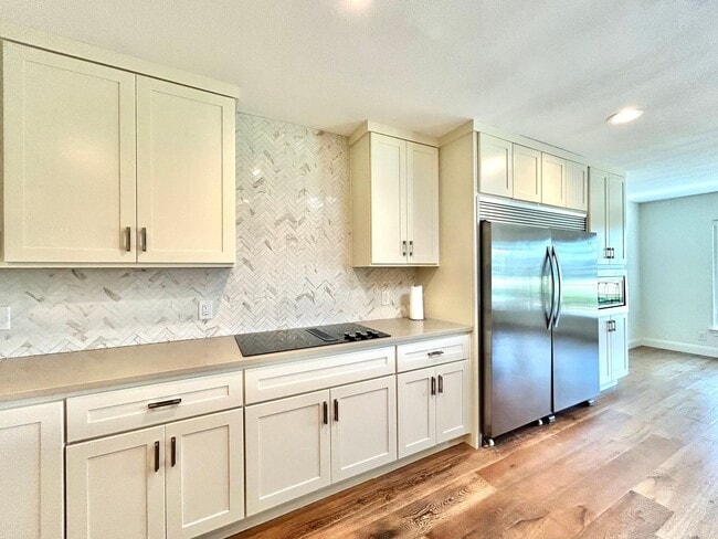 Building Photo - 9108 Balcones Club Dr
