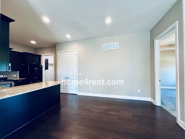 Building Photo - Main Level Primary Bedroom, Updated Kitche...