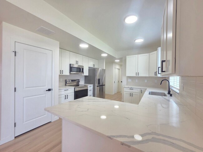 Building Photo - $2,500 - 4 Bed / 2.5 Stunning Home in Five Mile Prairie Neighborhood