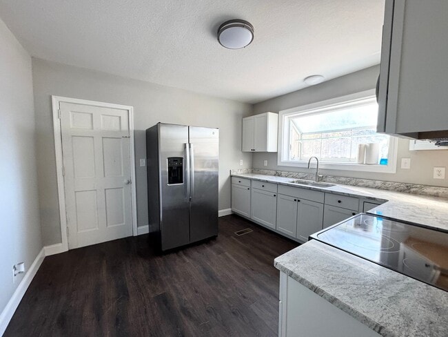 Building Photo - 1804 County St