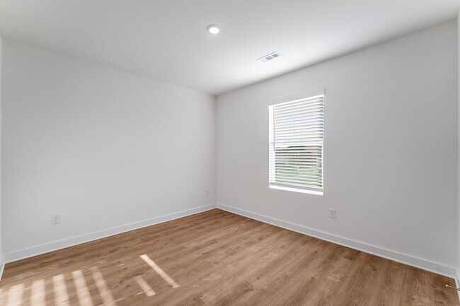 Building Photo - Welcome to your dream home in the prime lo...