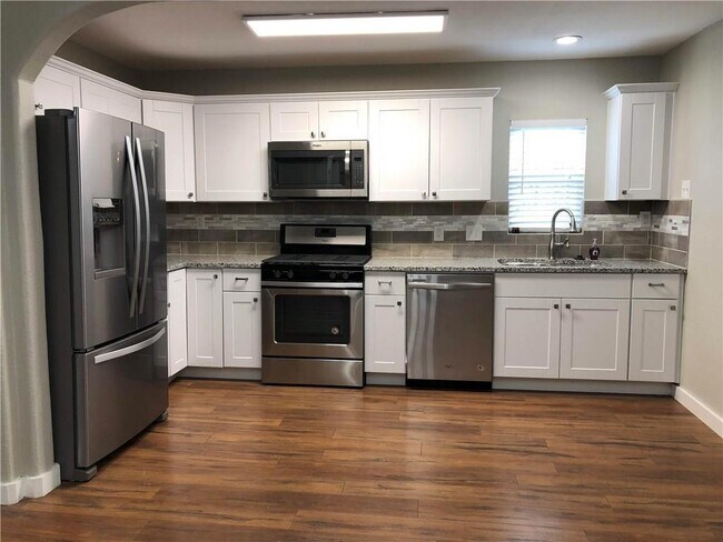 Building Photo - 503 W Grady Dr