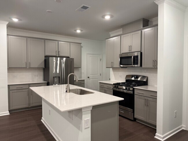 Building Photo - 210 Redford Pl Dr