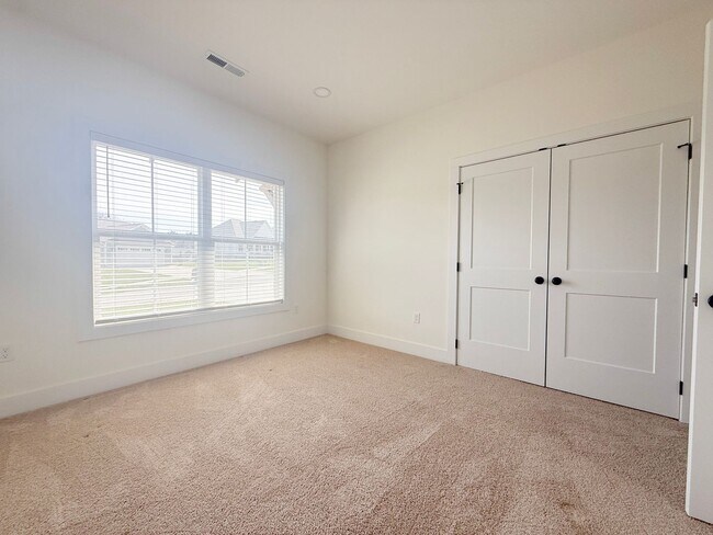 Building Photo - 3-Bedroom Home Steps from Resort-Style Pool with Jack-and-Jill Bath