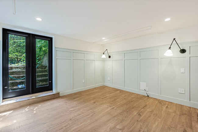 Building Photo - 3238 NE 94th St