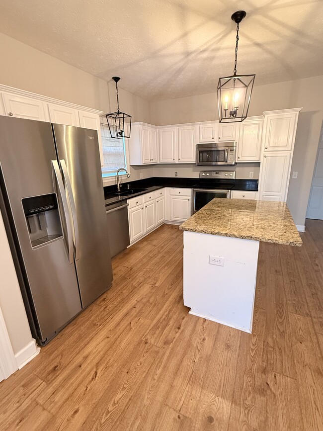 Building Photo - 129 Thoroughbred Way