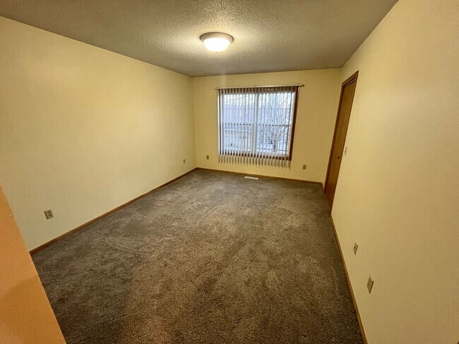 Building Photo - 5624 Gables Dr