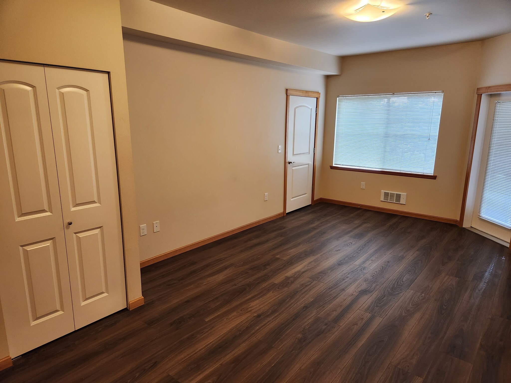 Building Photo - 263 W Bakerview Rd