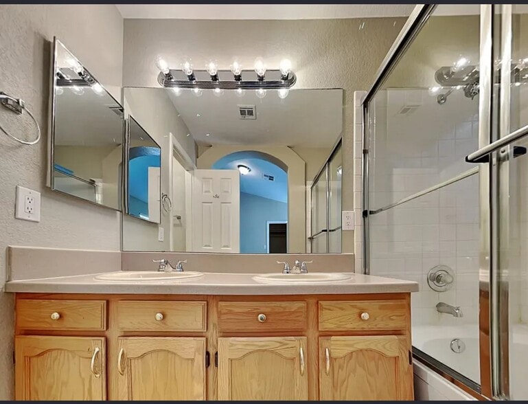 Building Photo - 5709 Heatherwood St