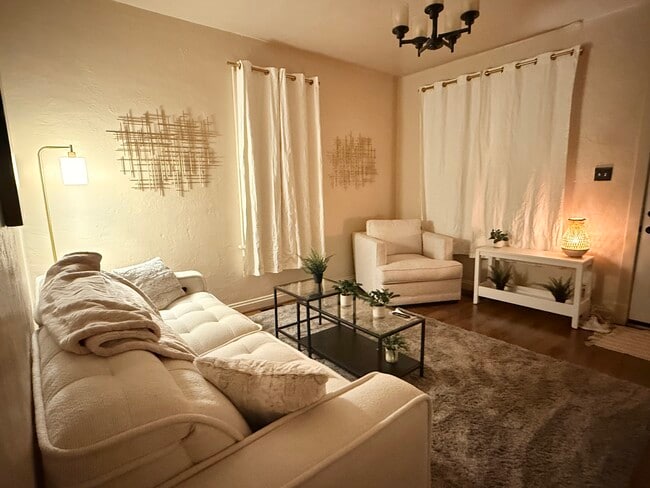 Building Photo - 1924 Macklind Ave