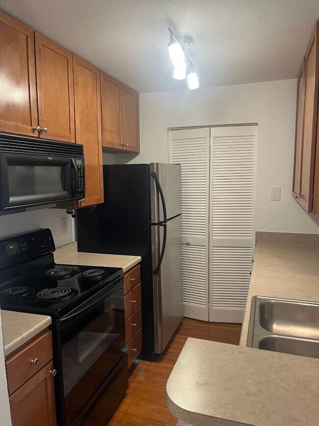 Building Photo - Great 2 BR/2 BA Condo in East Bridge Town ...