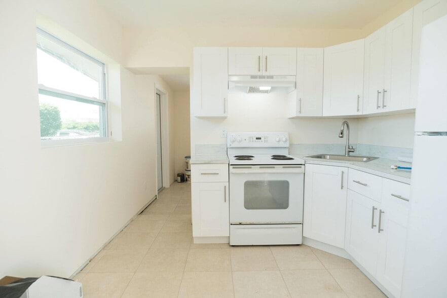 Building Photo - 141 NW 13th Ave