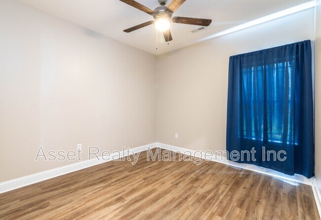 Building Photo - 127 S Van Gilder St