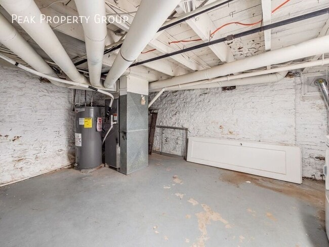 Building Photo - 504 S Lazelle St