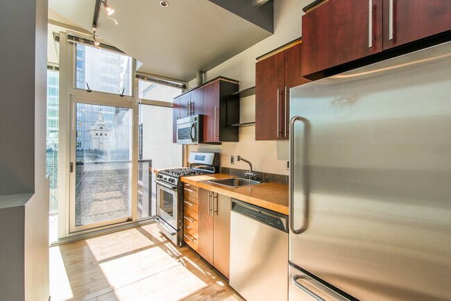 Building Photo - 1410 SW 11th Ave