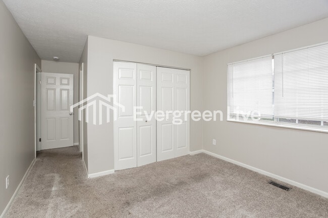 Building Photo - 11053 Amburg Ct