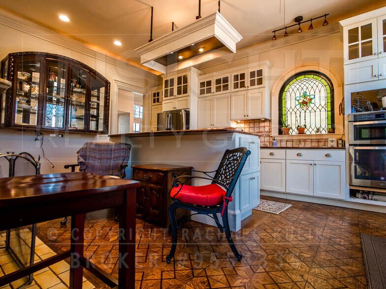 Building Photo - 61 Pond St