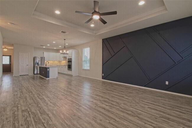 Building Photo - 601 Hummingbird Ln