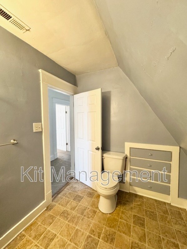 Building Photo - 2057 Airport Hwy