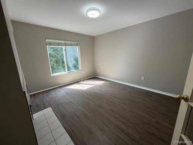 Building Photo - 758 Sandalwood Dr