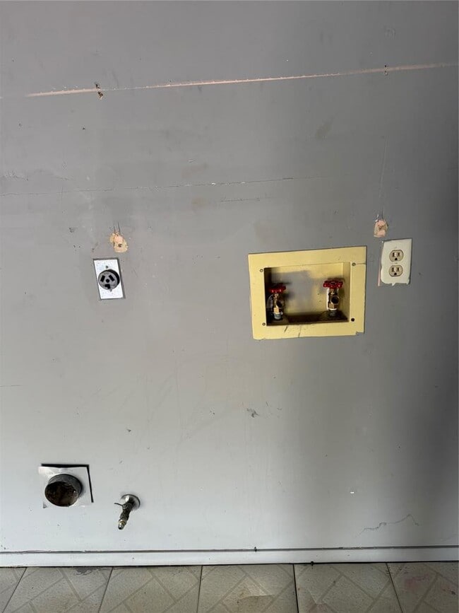 Building Photo - 12103 Sunderland Dr