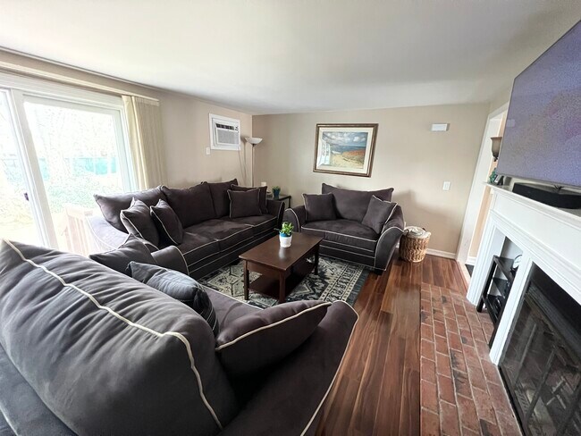 Building Photo - 24 Patriots Sq