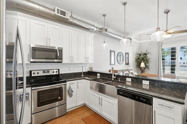Building Photo - 3371 Dogwood Dr