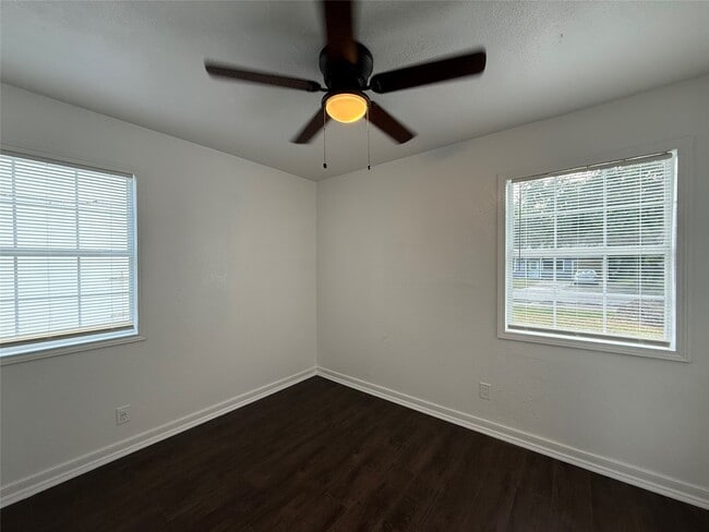 Building Photo - 9433 Rosehaven Dr