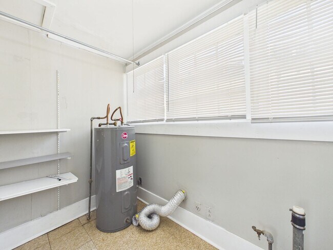 Building Photo - COMING SOON! 1 Bed, 1 Bath Cottage Near UL!