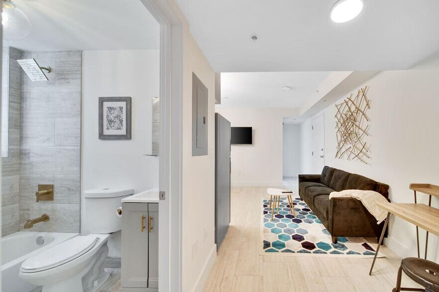 Building Photo - 1317 SW 22nd Ave