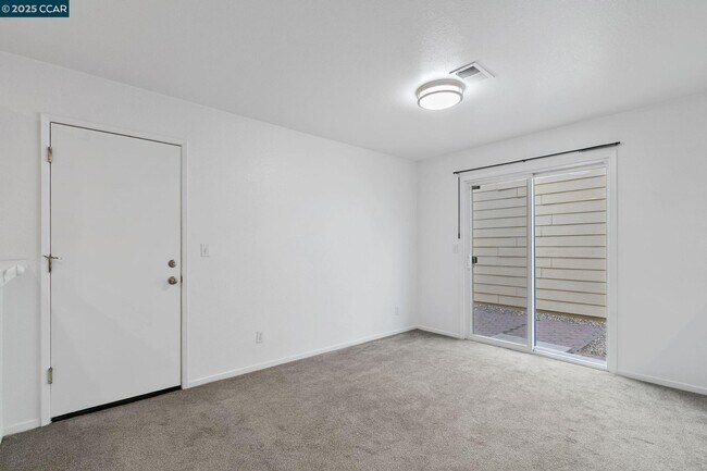 Building Photo - 3200 Puffin Cir