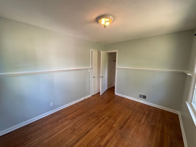 Building Photo - 3 Bedroom in Alger Heights!