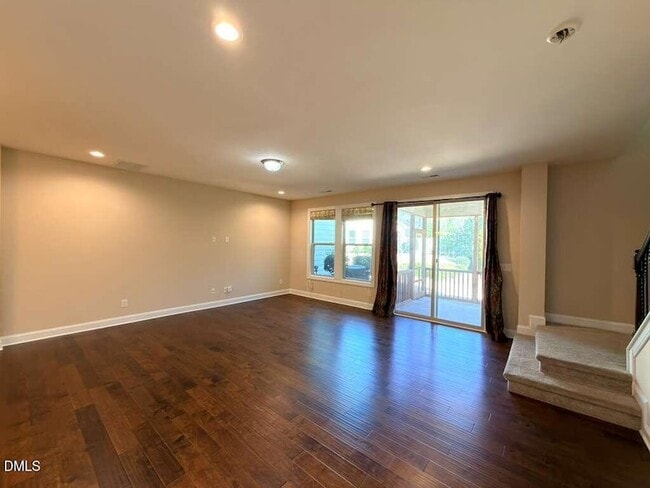 Building Photo - 305 Alamosa Pl