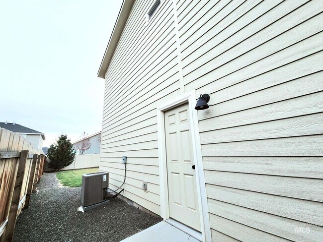 Building Photo - Welcome Home - 4 Bedroom 2.5 bath Home in ...